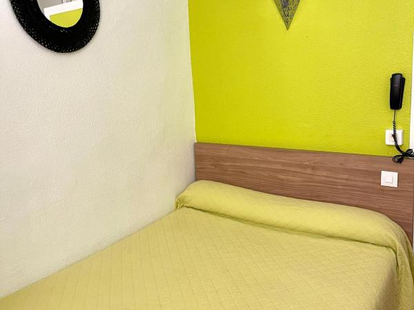 Hôtel Colisée-Verdun Centre Gare Saint-Roch : photo 6 de la chambre chambre double avec toilettes communes