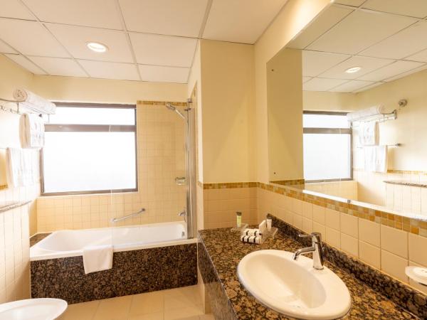 Roda Amwaj Suites Jumeirah Beach Residence : photo 6 de la chambre appartement familial - vue sur mer (4 chambres avec toilettes individuelles, salon, cuisine avec lave-vaisselle et lave-linge)