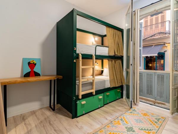 The Urban Jungle Hostel : photo 3 de la chambre lit dans dortoir pour femmes de 4 lits