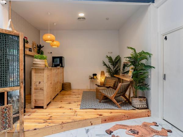 The Urban Jungle Hostel : photo 1 de la chambre chambre familiale avec salle de bains