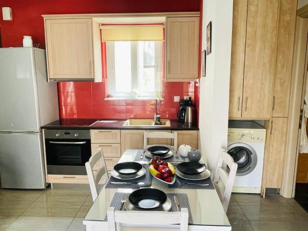 Cozy Nest - 2min To Beach, 6min Walk To Old Town : photo 3 de la chambre maison de vacances