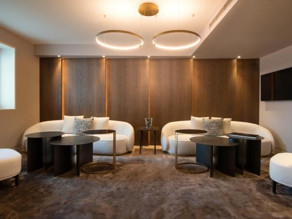 Sofitel Athens Airport : photo 10 de la chambre chambre lit queen-size club de luxe - accès au salon