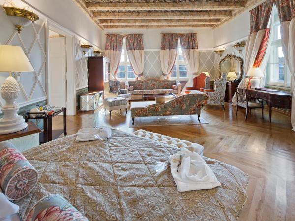 The Bonerowski Palace : photo 5 de la chambre suite lit king-size avec balcon
