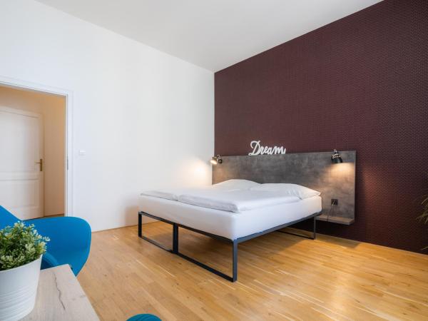 EA ApartHotel Melantrich : photo 2 de la chambre appartement supérieur - 8 personnes