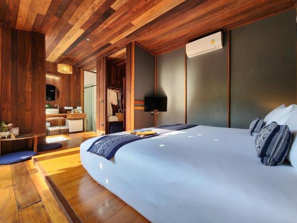Athita The Hidden Court Chiang Saen Boutique Hotel SHA Plus CERTIFIED : photo 2 de la chambre suite avec terrasse 