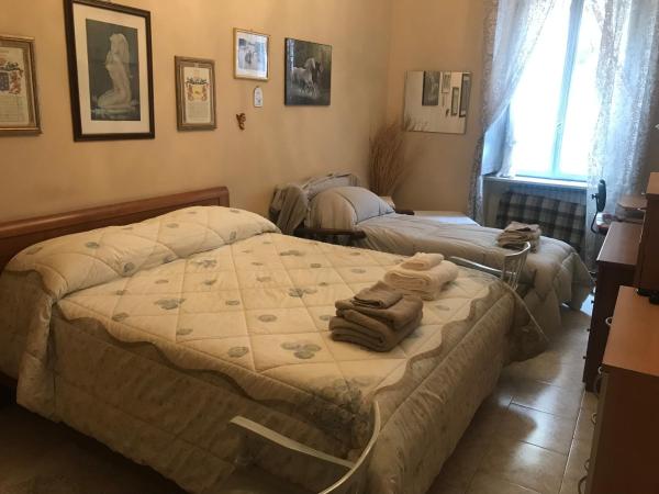 APARTMENT VINTAGE MUSEUM : photo 10 de la chambre chambre double avec salle de bains commune