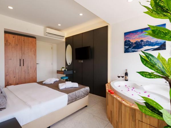 Mrt Suites Lara : photo 1 de la chambre suite lit queen-size avec baignoire spa