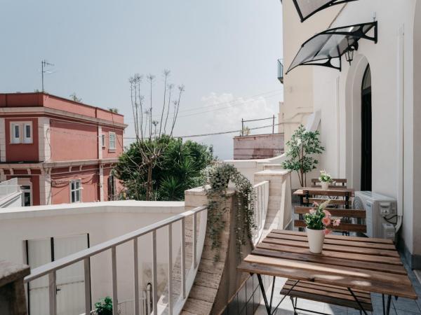 Vista Napoli Residence - Il Cortile : photo 9 de la chambre appartement avec balcon