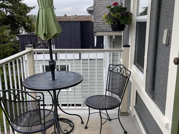 Fisher House Victoria Bed and Breakfast : photo 7 de la chambre chambre double avec salle de bains privative