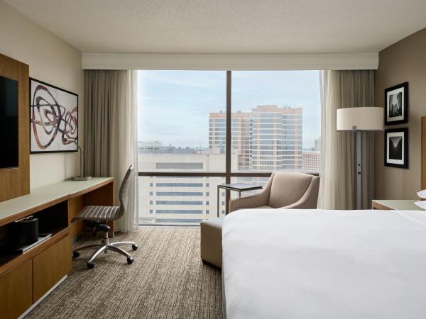Houston Marriott Medical Center/Museum District : photo 2 de la chambre concierge level guest room, king bed