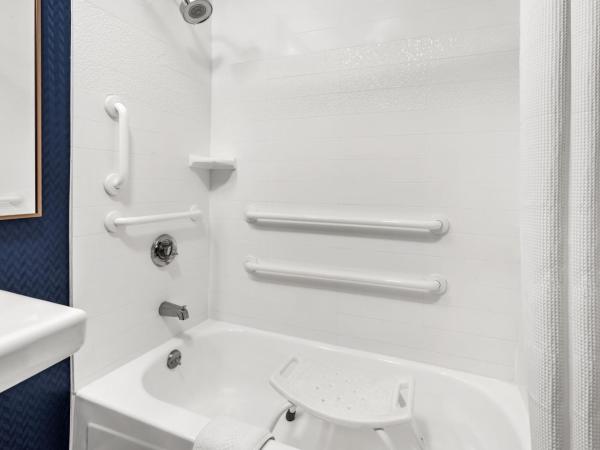 Fairfield Inn & Suites by Marriott San Antonio Downtown/Market Square : photo 5 de la chambre chambre lit king-size avec baignoire adaptée - accessible aux personnes malentendantes et à mobilité réduite