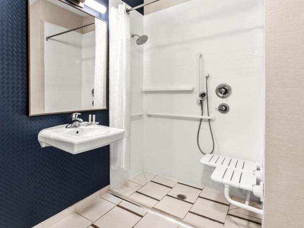 Fairfield Inn & Suites by Marriott San Antonio Downtown/Market Square : photo 1 de la chambre suite lit king-size exécutive