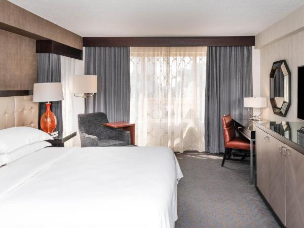Sheraton Indianapolis City Centre Hotel : photo 1 de la chambre deluxe king, larger guest room, 1 king, corner room