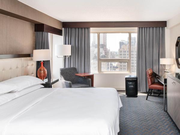 Sheraton Indianapolis City Centre Hotel : photo 2 de la chambre deluxe king, larger guest room, 1 king, corner room