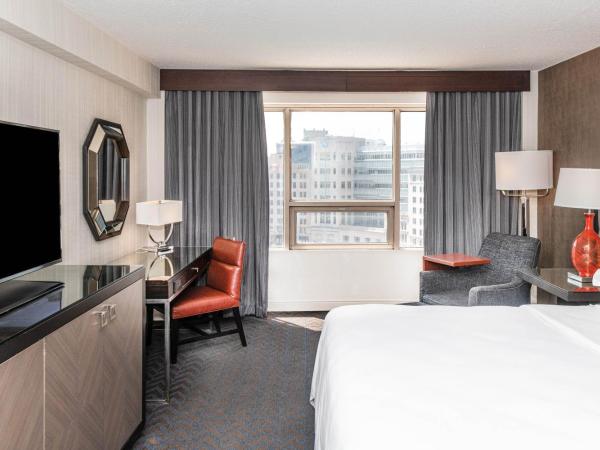 Sheraton Indianapolis City Centre Hotel : photo 2 de la chambre monument view king, guest room, 1 king, monument circle view