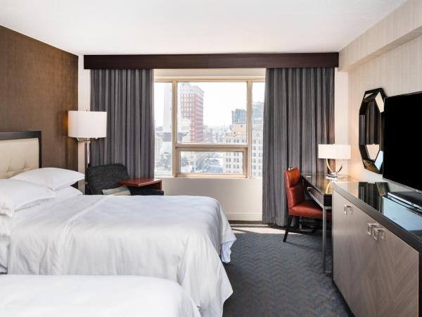 Sheraton Indianapolis City Centre Hotel : photo 2 de la chambre traditional 2 beds, guest room, 2 double