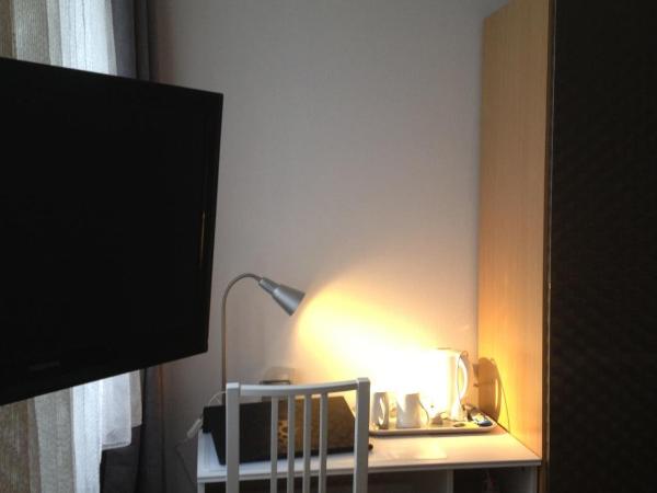 Pension Pagalies : photo 5 de la chambre chambre lits jumeaux avec salle de bains privative