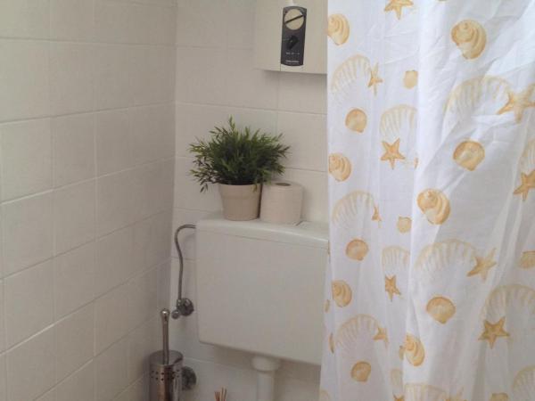 Pension Pagalies : photo 10 de la chambre chambre lits jumeaux avec salle de bains privative