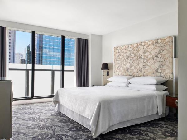 Sheraton Melbourne Hotel : photo 5 de la chambre chambre lit king-size deluxe plus spacieuse - vue sur ville