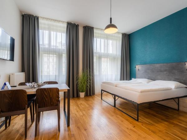 EA ApartHotel Melantrich : photo 1 de la chambre appartement supérieur avec balcon - 4 personnes