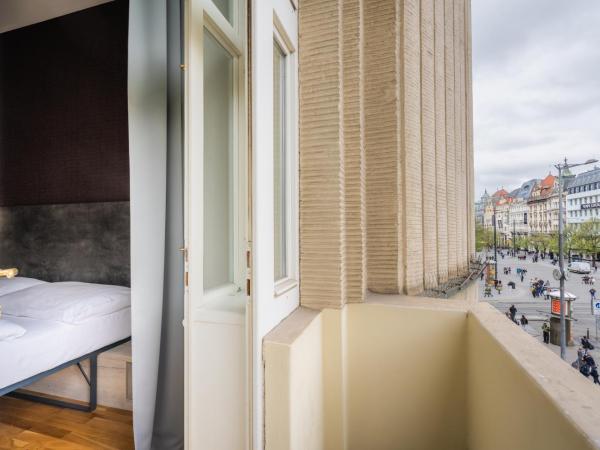 EA ApartHotel Melantrich : photo 9 de la chambre appartement supérieur avec balcon - 4 personnes