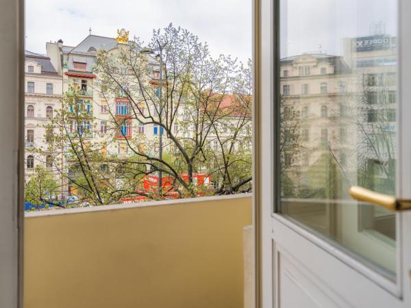 EA ApartHotel Melantrich : photo 8 de la chambre appartement supérieur avec balcon - 4 personnes