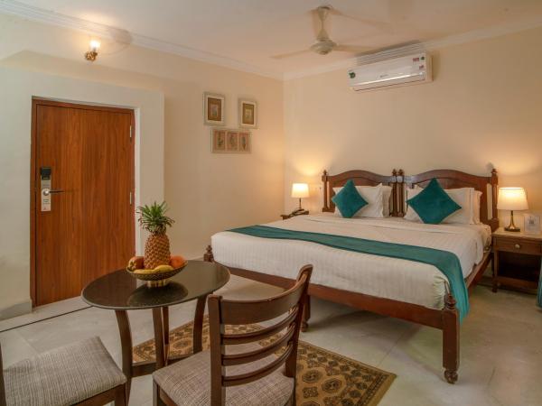 Swaroop Vilas - Lake Facing Boutique Hotel : photo 2 de la chambre chambre supérieure lit queen-size