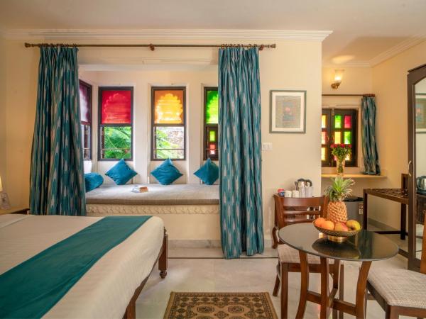 Swaroop Vilas - Lake Facing Boutique Hotel : photo 8 de la chambre chambre supérieure lit queen-size