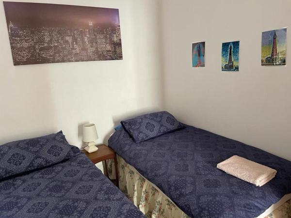 The Blue Moon : photo 3 de la chambre chambre quadruple avec salle de bains