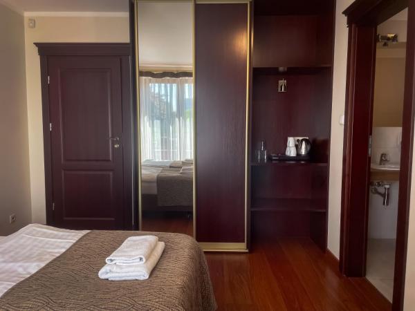 Akme APARTMENTS & ROOMS & FREE PARKING : photo 4 de la chambre chambre double ou lits jumeaux avec lit d'appoint
