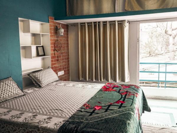 Pachamama Hostel : photo 1 de la chambre chambre double avec balcon