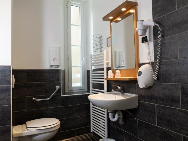 Hotel De L'univers : photo 1 de la chambre chambre triple supérieure