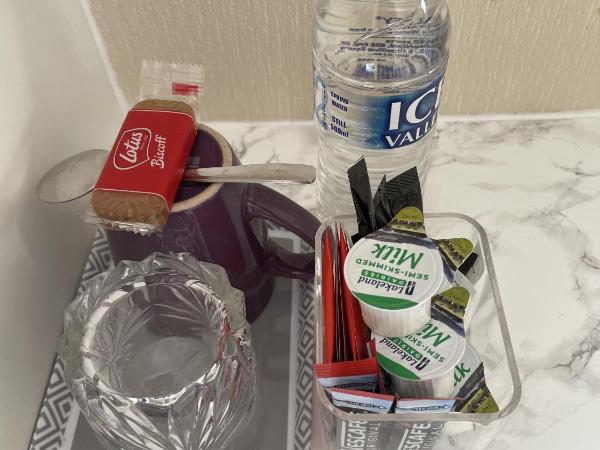 Emerald Residence : photo 4 de la chambre chambre simple avec salle de bains commune