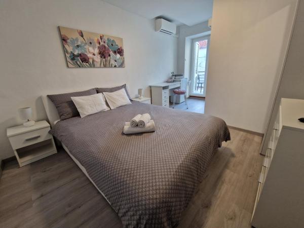 Apartment and Room Marija : photo 1 de la chambre chambre double avec salle de bains privative