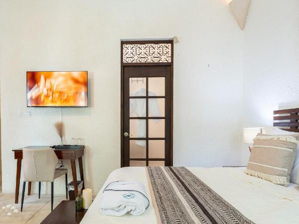 Casa Dos Lirios Hotel Boutique : photo 9 de la chambre chambre lit king-size - vue sur piscine 