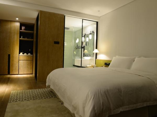 David's Deer Hotel : photo 2 de la chambre chambre lit queen-size