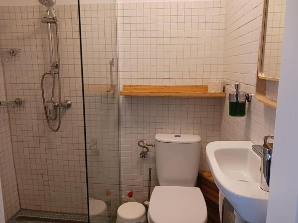 Squat Deluxe Berlin, the hostel : photo 6 de la chambre chambre quadruple - vue sur jardin