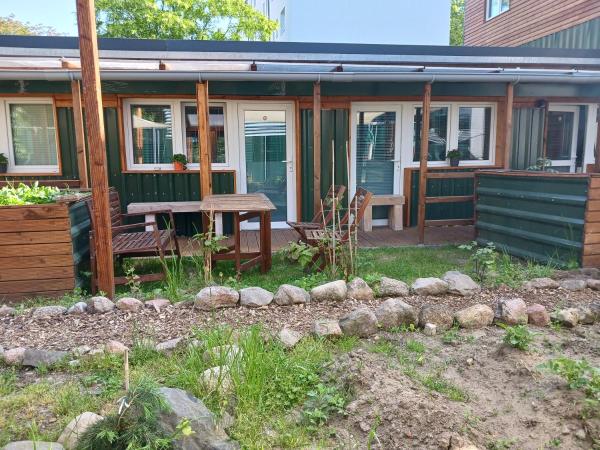 Squat Deluxe Berlin, the hostel : photo 10 de la chambre chambre quadruple - vue sur jardin