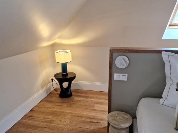 Au Moulin Saint Nicol - Honfleur : photo 7 de la chambre chambre 4 : chambre triple deluxe climatisée avec baignoire