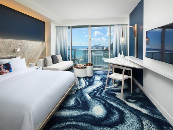 W Fort Lauderdale : photo 1 de la chambre 	 spectacular king room, guest room, 1 king, partial ocean view, balcony