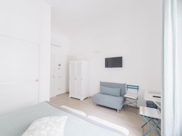 Central Savona B&B : photo 3 de la chambre chambre double avec lit d'appoint