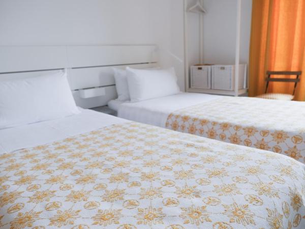 Central Savona B&B : photo 9 de la chambre chambre lits jumeaux avec salle de bains privative