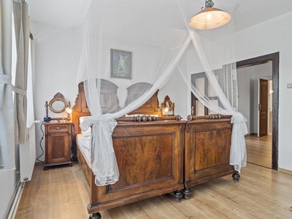 Pension a restaurace Regina : photo 1 de la chambre chambre quadruple avec salle de bains privative