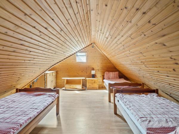 Pension a restaurace Regina : photo 7 de la chambre chambre familiale avec salle de bains privative