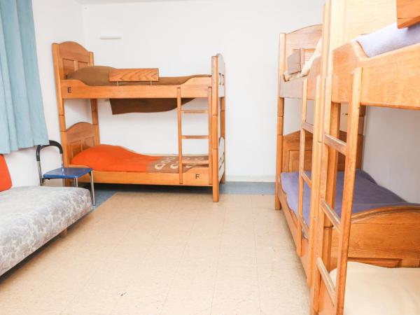 HI Hostel Dubrovnik : photo 2 de la chambre lit simple dans dortoir à 6 lits