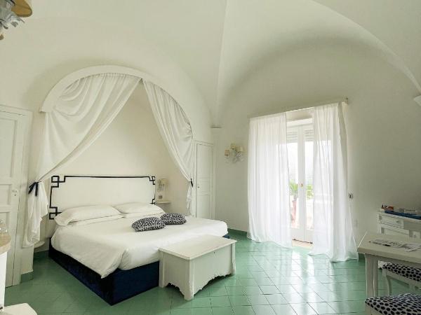 Villa Calypso : photo 4 de la chambre chambre double supérieure avec terrasse