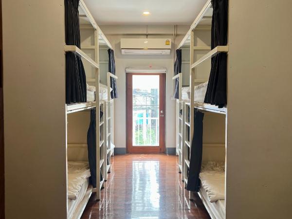 Together Backpackers Hostel : photo 3 de la chambre dortoir mixte de 8 lits