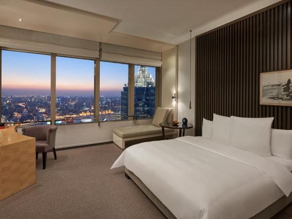 Park Hyatt Shanghai : photo 1 de la chambre chambre lit king-size - vue sur rivière