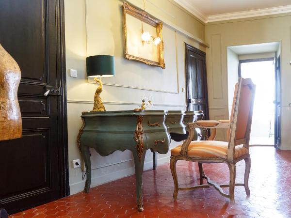 Le 215 Gambetta boutique hôtel en Provence : photo 6 de la chambre chambre lit king-size avec balcon