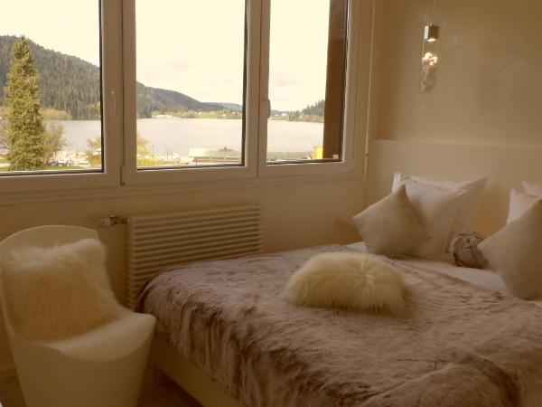 Les Loges Du Parc : photo 6 de la chambre suite avec sauna - vue sur lac - ours